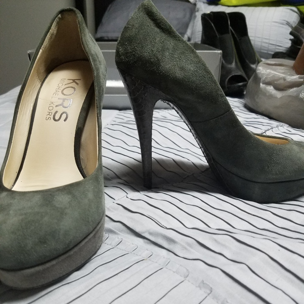 Kors women's size 7 suede heels